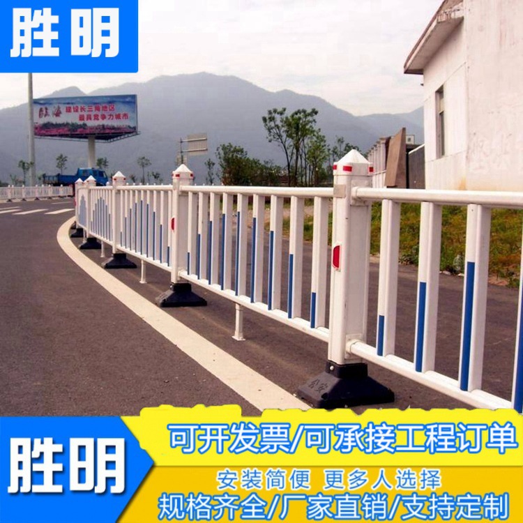现货 热镀锌市政道路交通隔离护栏 锌钢道路护栏 城市马路栏杆
