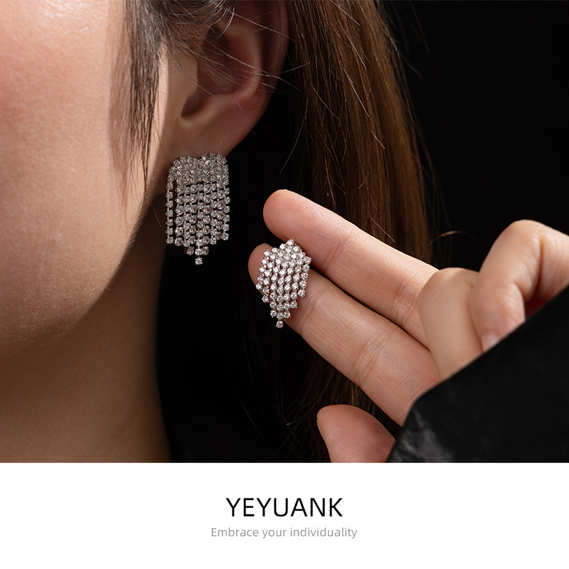 Pendientes de botón con circonita cúbica y perlas_voghion.com