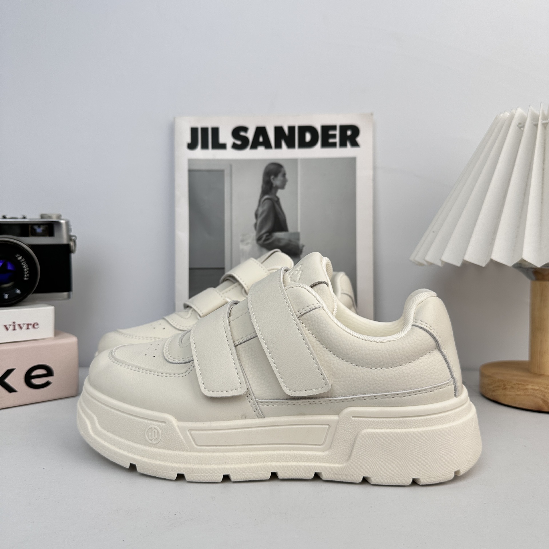 Yuanbo zapatos blancos para estudiantes 2025 nuevos nichos de explosión de zapatos grandes y bonitos, zapatos de skate elevados con suela gruesa