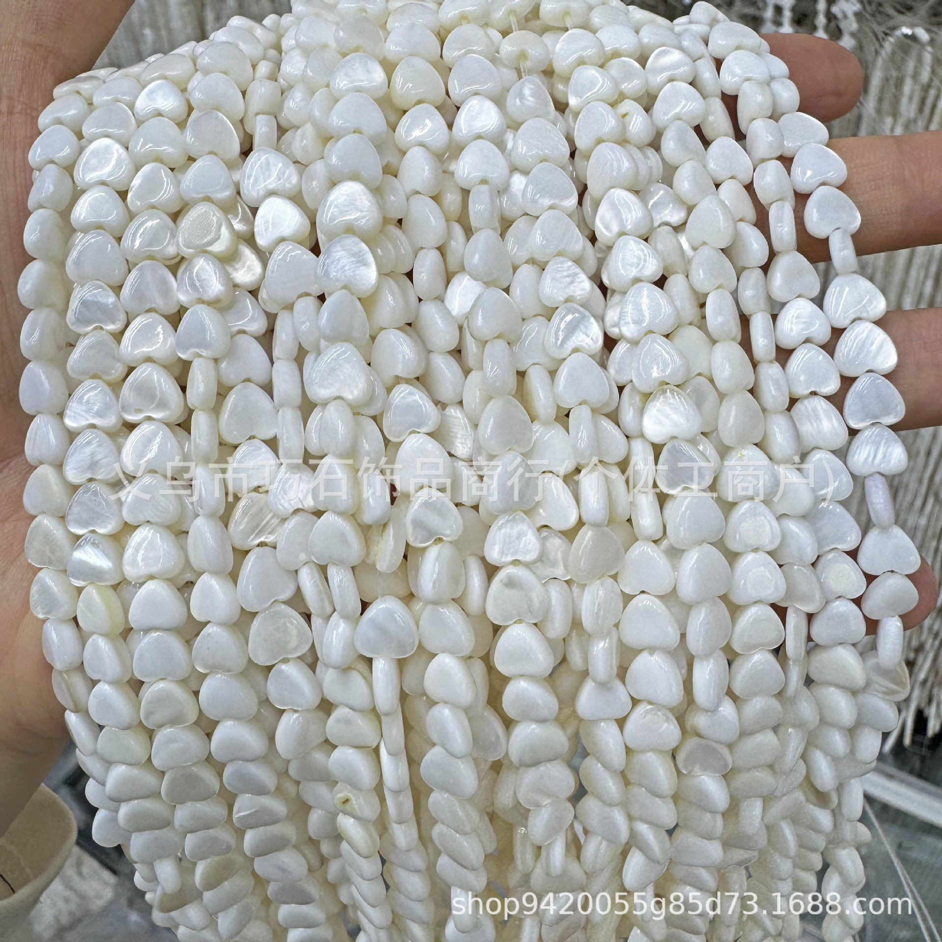 Direct from the manufacturer: Natural freshwater shell heart-shaped loose beads, dome-shaped heart beads, spacer beads, DIY earring accessories
