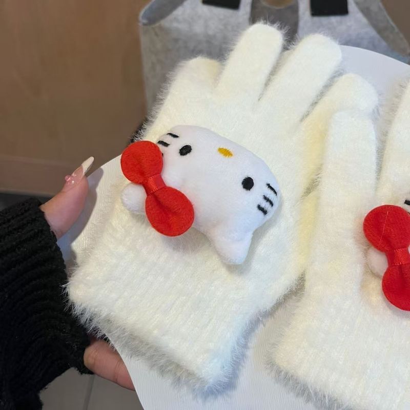 ネットの赤いタイプはぬいぐるみの手袋の冬の女性のかわいい五指の学生が自転車に乗って保温ニットの毛糸の手袋を厚くします。|undefined
