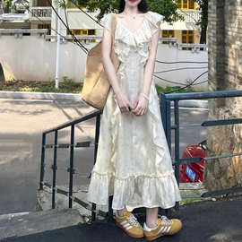 法式荷叶边V领设计碎花连衣裙女夏季收腰显瘦气质海边度假风长裙