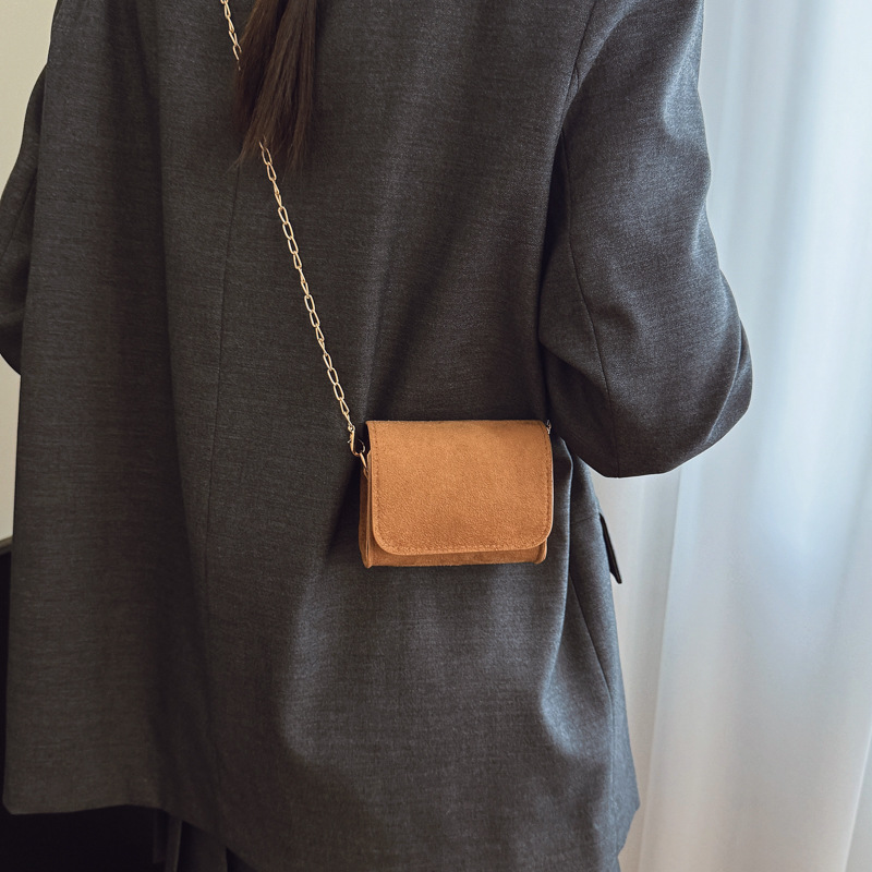 2025 otoño y invierno nuevo tipo de bolso de niños esmerilado, mini bolso de cadena de bebé de color sólido, bolso de cambio coreano para hombres y mujeres