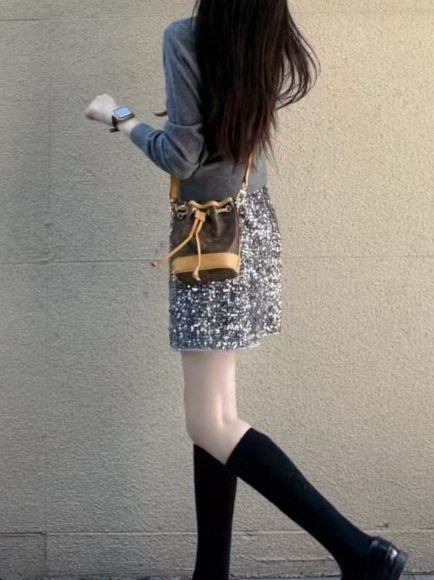 今年流行漂亮高级感洋气香风灰色毛衣女亮片细闪半身裙套装女秋季|undefined