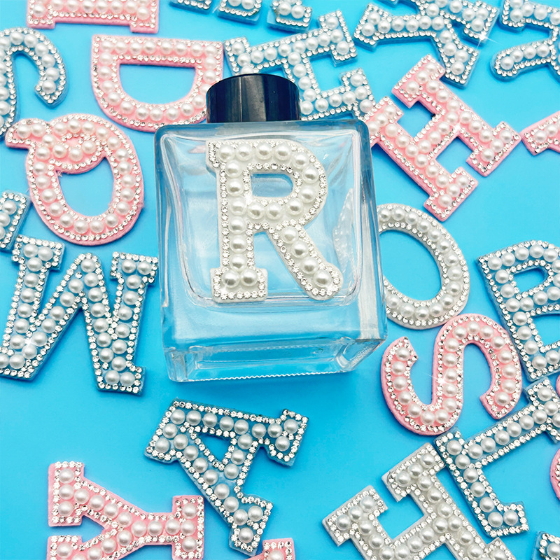 Pegatinas de diamantes de imitación con letras del alfabeto (26 letras), accesorios decorativos para manualidades, pegatinas de tela, decoraciones para ropa, pegatinas de diamantes de imitación, gran venta.