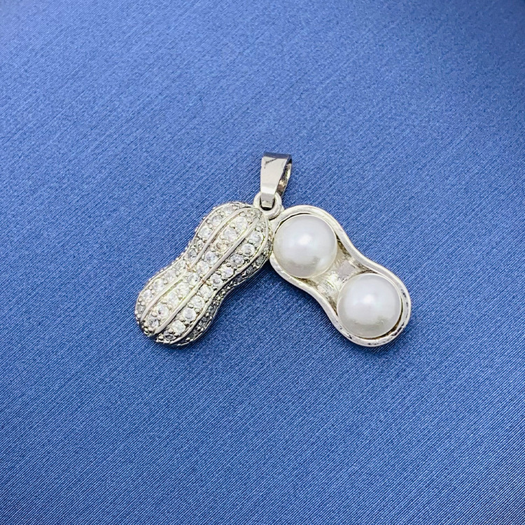 百種類のペンダントは心のままにファッションの経典を配合します。カップルの美しいペンダントは親友のアクセサリーを送ります。