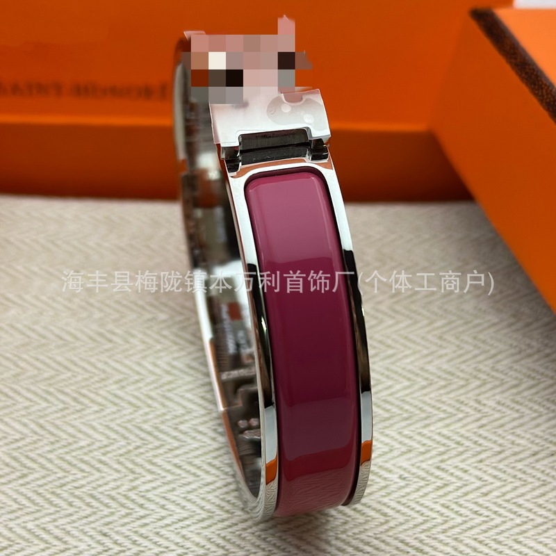 高版爱家V金H扣字母手镯珐琅彩猪鼻子时尚百搭黑武士手环厂家批发|undefined