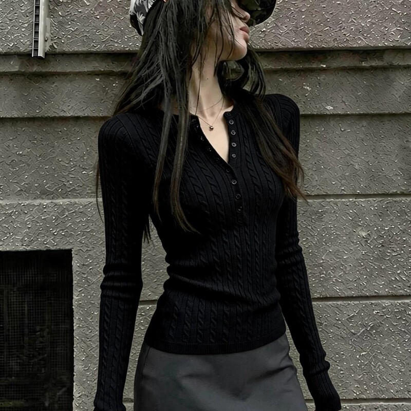 Pink button-down knit sweater for women, early autumn 2026 new collection, slim-fit, figure-flattering, long-sleeved top, perfect as an inner layer or base layer Pink button-down knit sweater for women, early autumn 2026 new collection, slim-fit, figure-flattering, long-sleeved top, perfect as an inner layer or base layer