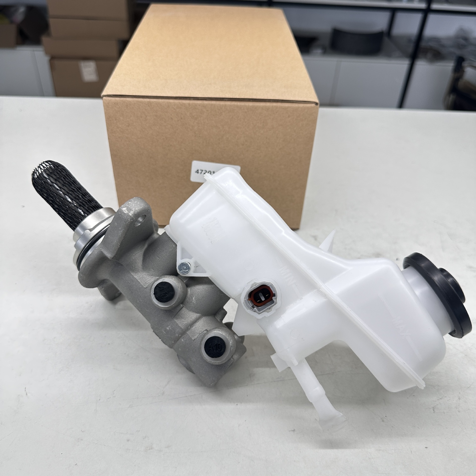 Suitable for Toyota Corolla Brake Master Cylinder 47201-02490 4720102490