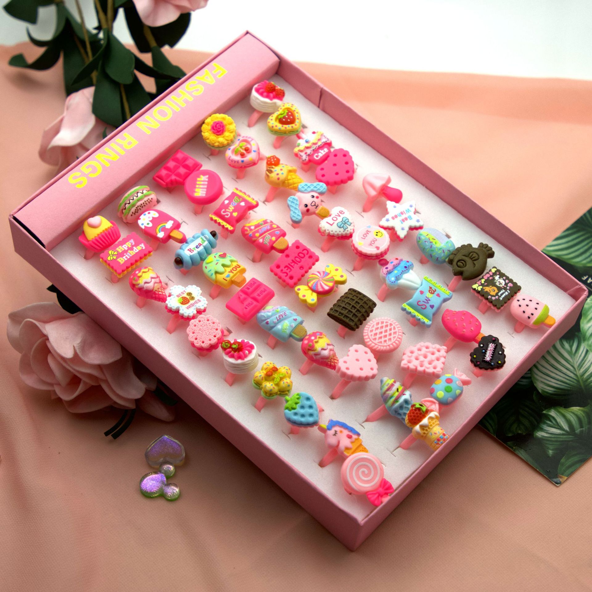 Venta al por mayor de dibujos animados de Corea 50 Unids anillo de resina de acrílico de los niños juguete de plástico anillo chica pequeño regalo