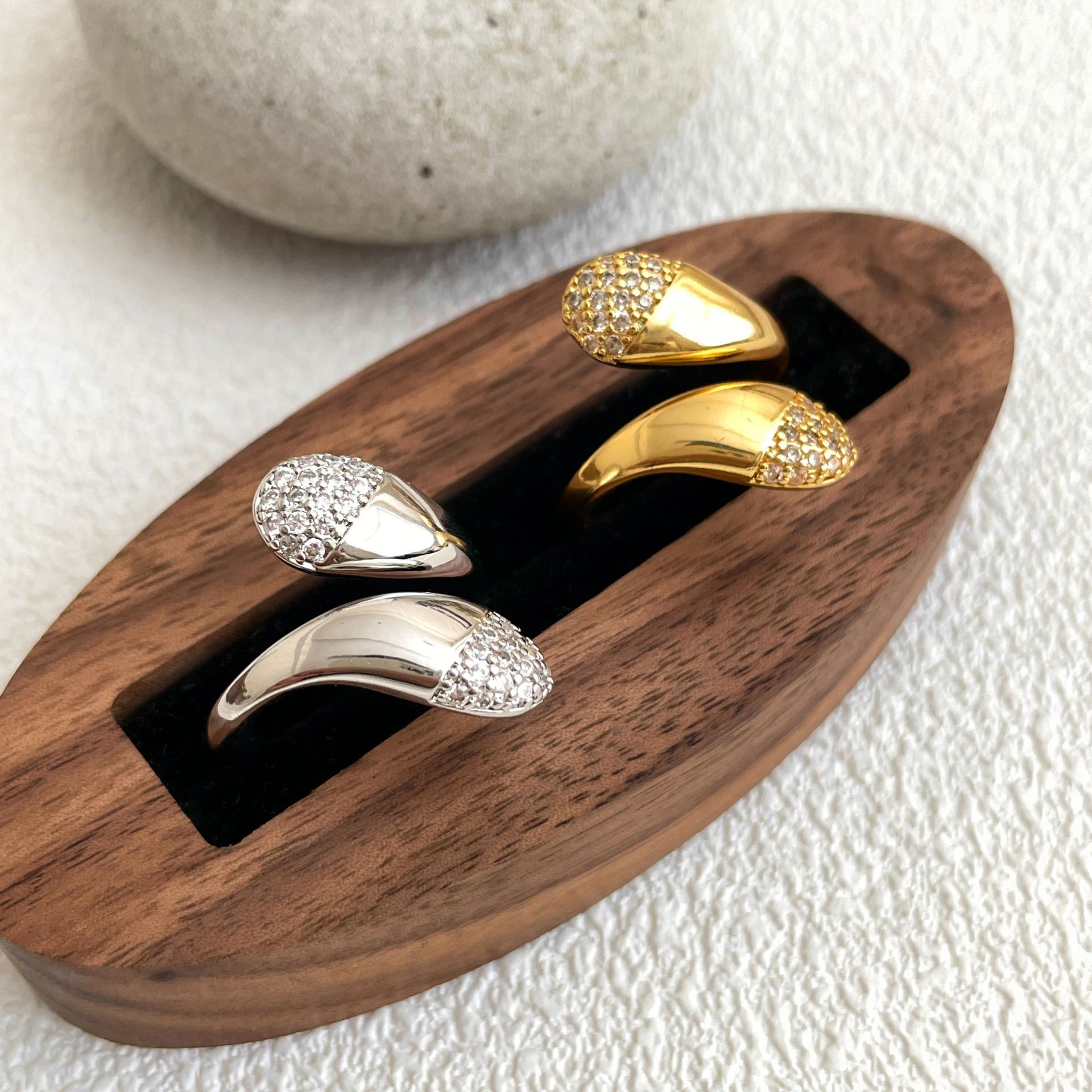 European and American Style Simple and Fashionable Glossy Diamond Ring for Women, Retro Style Exquisite Inlaid Index Finger Ring