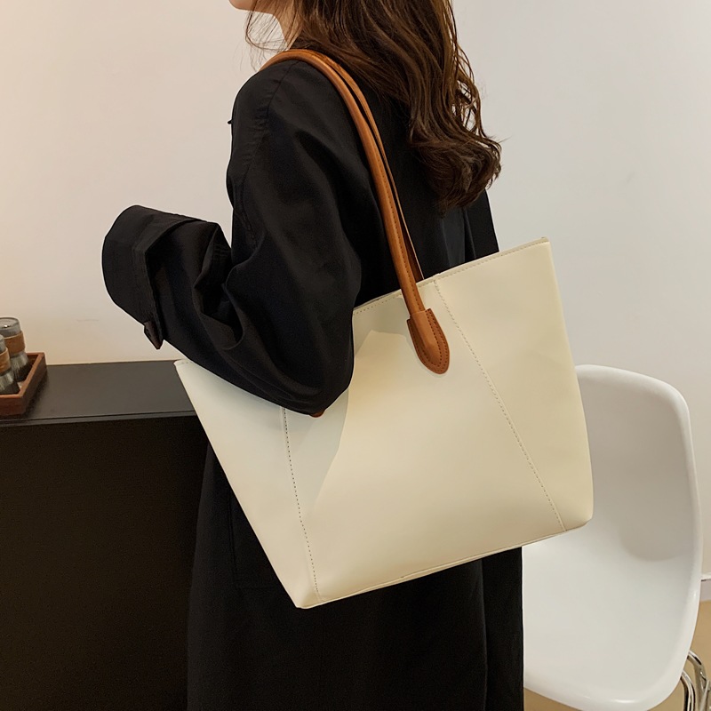 Bolsa de gran capacidad para mujeres 2023 nuevo otoño y invierno coreano universal para viajar al trabajo textura de moda bolso de hombro