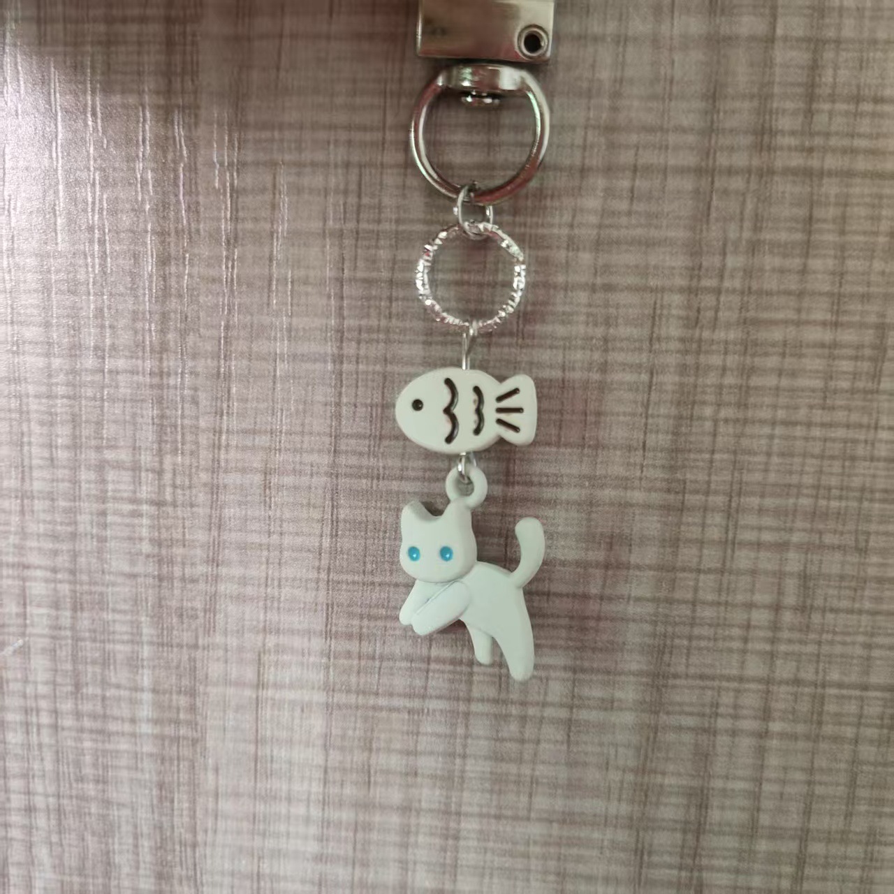 [흰고양이는 생선을 안 먹어요] 문공제