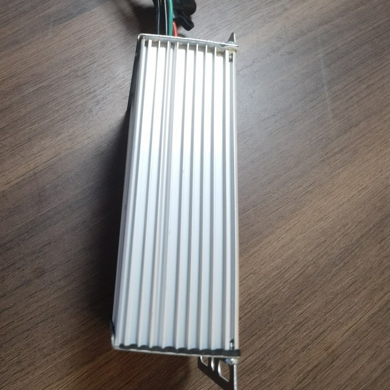 批发电动四轮车转换器25A300W降压器36V72V通用转12V 母头六线|undefined