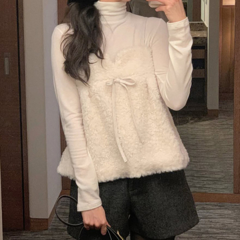 Korean Dongdaemun women's high-quality autumn collection: a gentle and sweet lamb wool camisole with a bow detail Korean Dongdaemun women's high-quality autumn collection: a gentle and sweet lamb wool camisole with a bow detail