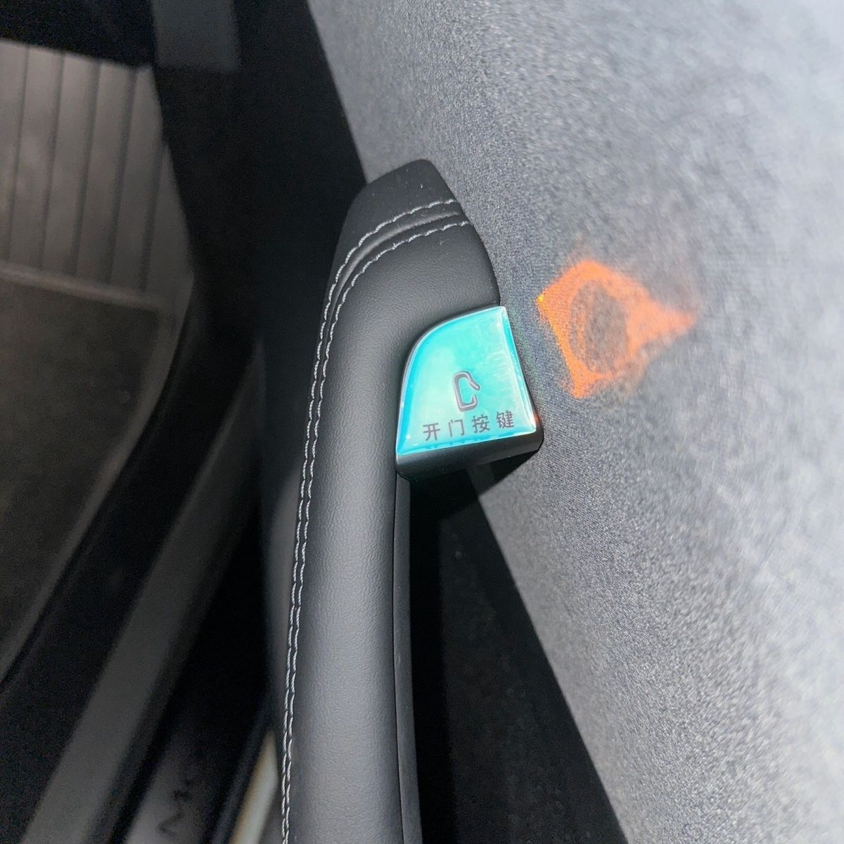 Suitable for Tesla Model 3/Y Door Opening Button Reminder Stickers, Luminous Door Opening Reminder Stickers, Interior Modification Stickers