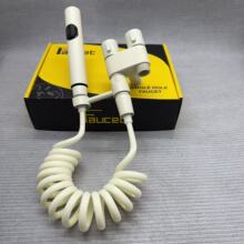 �̰�ɫ�RͰ��H���b�l���g���yһ�M����ˮ���^�����RͰ�����_ϴ��