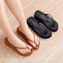 新款车缝线人字拖女皮面坡跟厚底防滑凉拖鞋休闲夏夹脚拖鞋沙滩拖