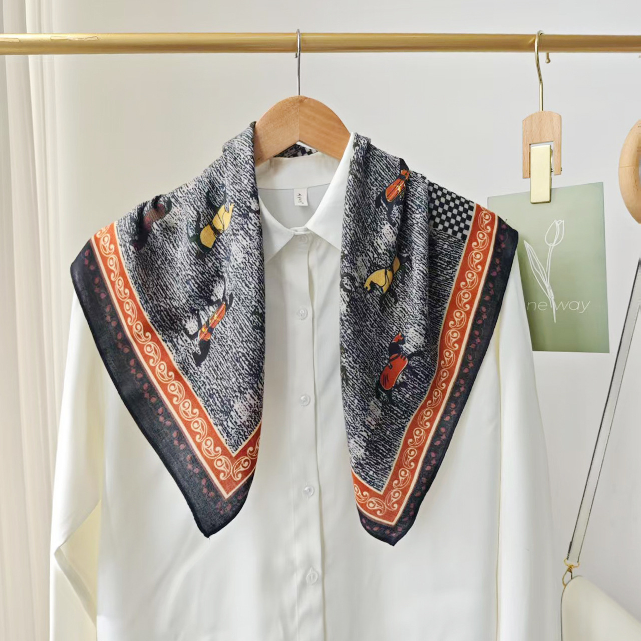 Pañuelo cuadrado pequeño de viaje de pony de estilo británico, bufanda de seda de cintura atada, bufanda ligera de textura suave para mujer, bufanda pequeña para el cuello de primavera y verano