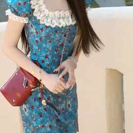 法式高级感蓝色碎花方领连衣裙子女装2025夏季新款泡泡袖蕾丝长裙