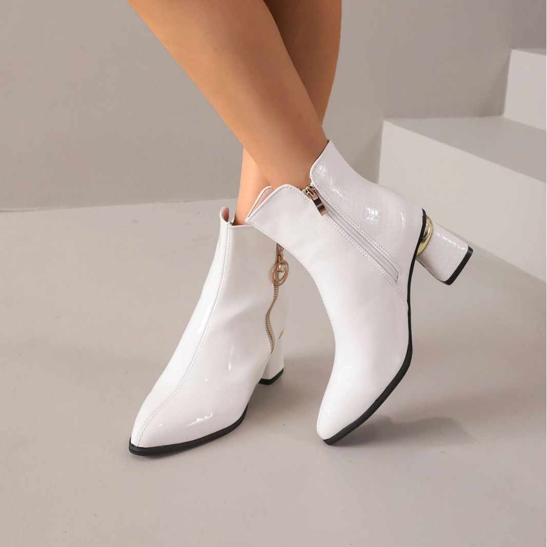 尖头中高跟女靴子2025秋冬新款时尚水钻侧拉链短靴粗跟洋气马丁靴