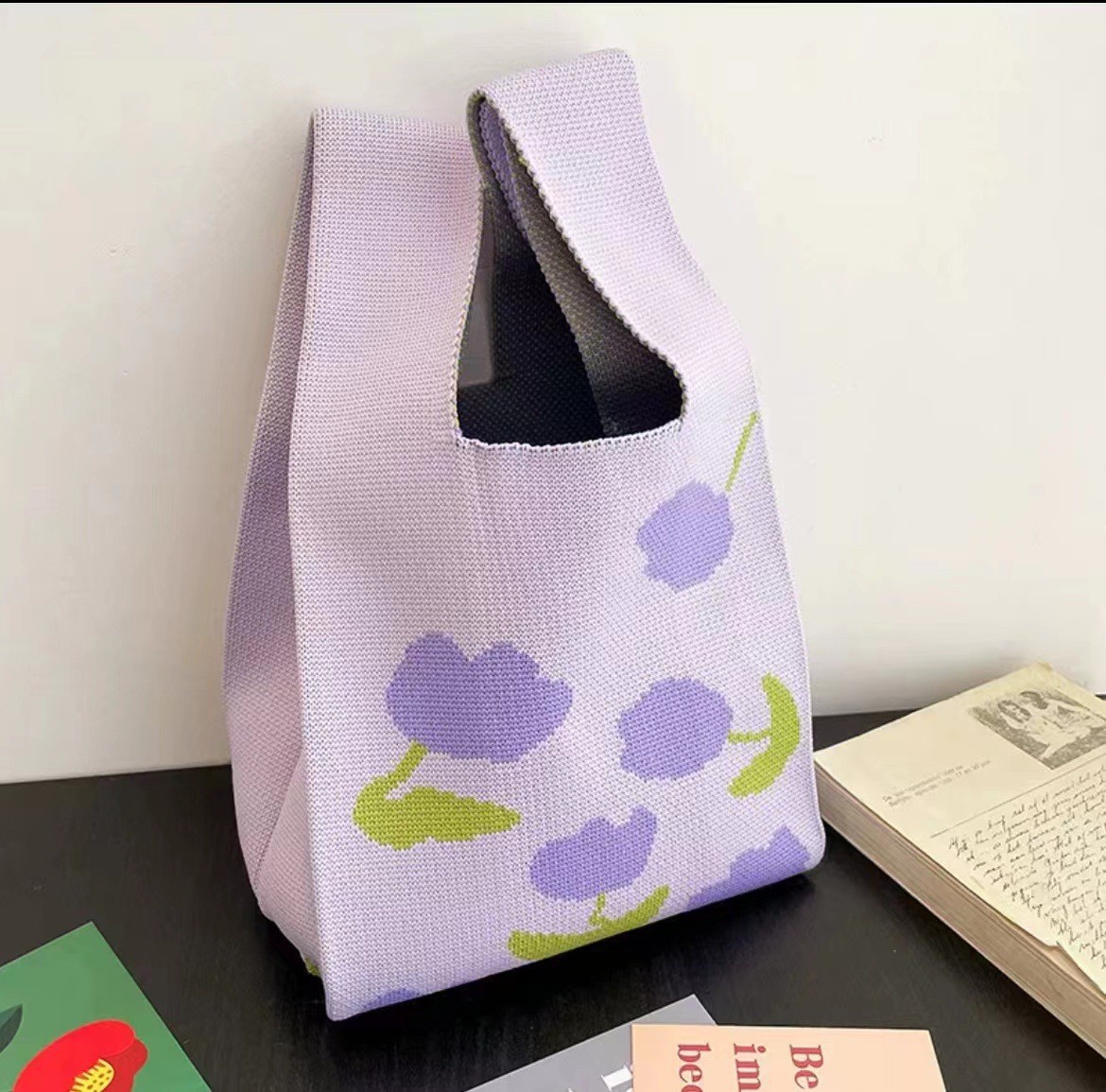 작은 보라색 튤립