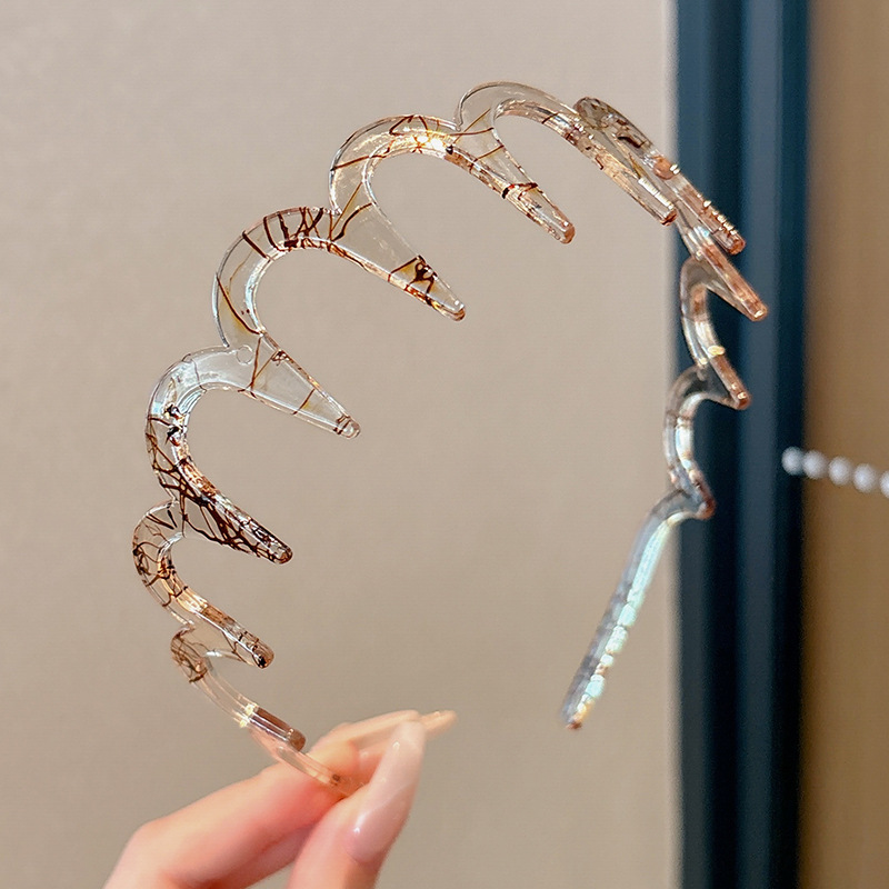 7 aro ondulado marrón rojizo de textura.