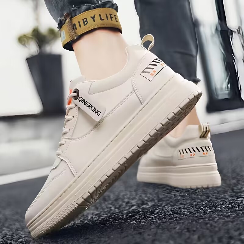 Zapatos de hombre 2024 nuevos zapatos blancos de primavera para hombres de moda coreana zapatos de skate juveniles zapatos deportivos casuales
