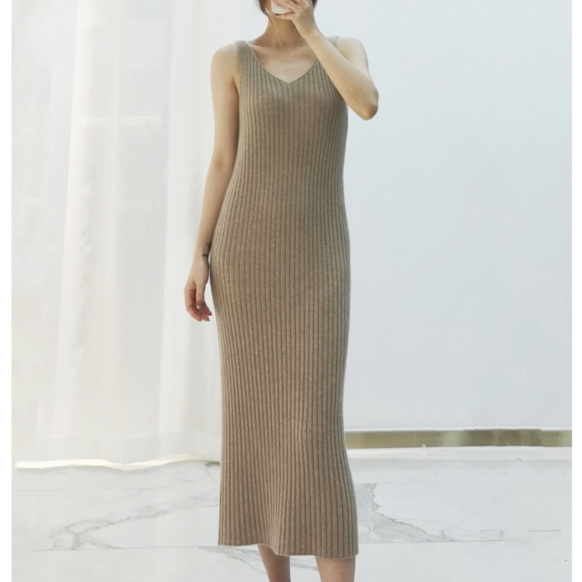 秋季新款V领气质韩版纯山羊绒无袖过膝长款坑条羊绒群吊带背心裙