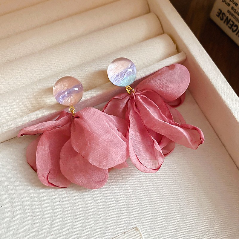 Pendientes de borla de flores de tela de aguja de plata Pendientes de estilo de vacaciones junto al mar