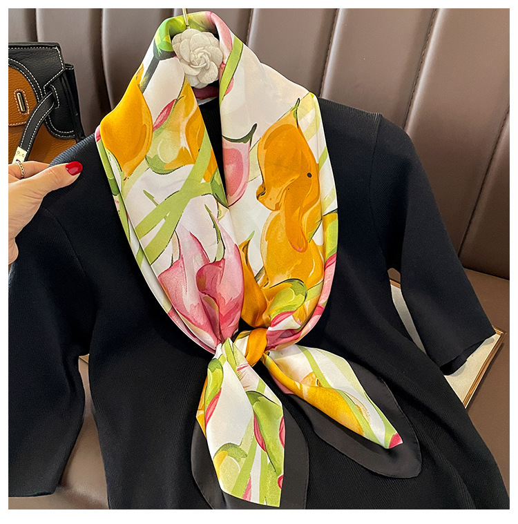 Frau Elegant Blume Satin Seidentuch display picture 2