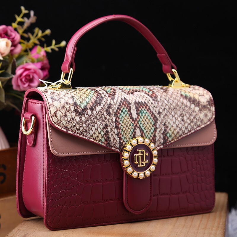Small CD leather snake pattern contrasting color handbag for women 2024 new fashionable single shoulder crossbody bag_voghion.com