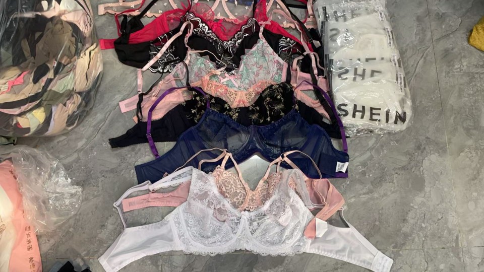 Inventario de cauda de bajo precio miscelánea de comercio exterior de tamaño grande ropa interior sexy encaje bordado taza delgada sin cojín sostén