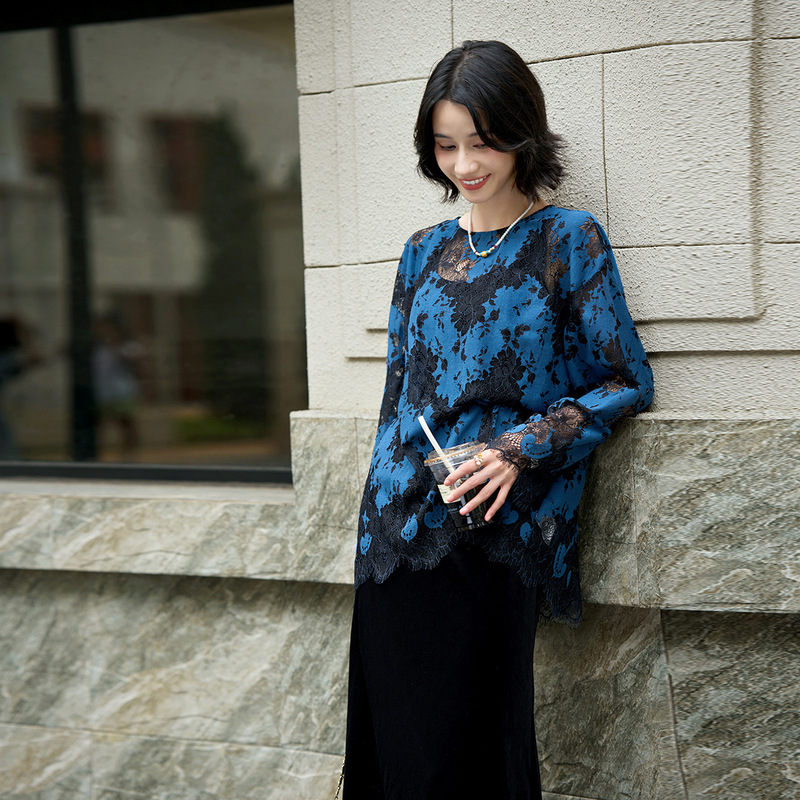 50587 Designer-style round-neck top with eyelash lace detailing, women's vintage floral loose-fit long-sleeve blouse