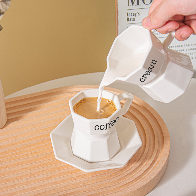 Traje de taza de café de cerámica de estilo europeo Luz de lujo de alto aspecto hogar tarde juego de té taza platillo tetera olla de leche Aparato de café