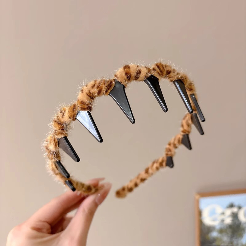 Temperamento coreano de leopardo ondulado banda de cabello mujer alta sensación de moda de presión de aire extranjera broca de cabello de peluche de otoño y invierno cabeza de cabeza alta