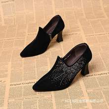 潮流时尚水钻尖头高跟鞋女2025秋季新款粗跟侧拉链深口单鞋女