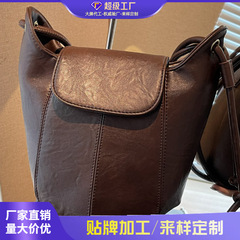 外单时尚2025小众设计新款女水桶包复古简约高级感百搭通勤单肩包