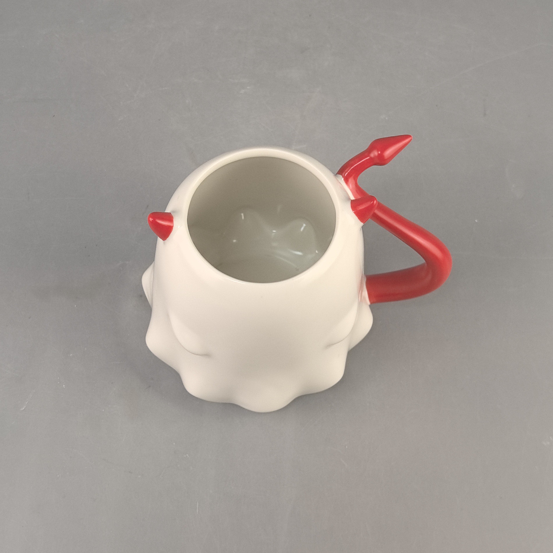 Taza de cerámica de temperatura media Taza de Halloween Little Music Magic Elf Devil Tail Taza de cerámica de dibujos animados lindo de gran capacidad