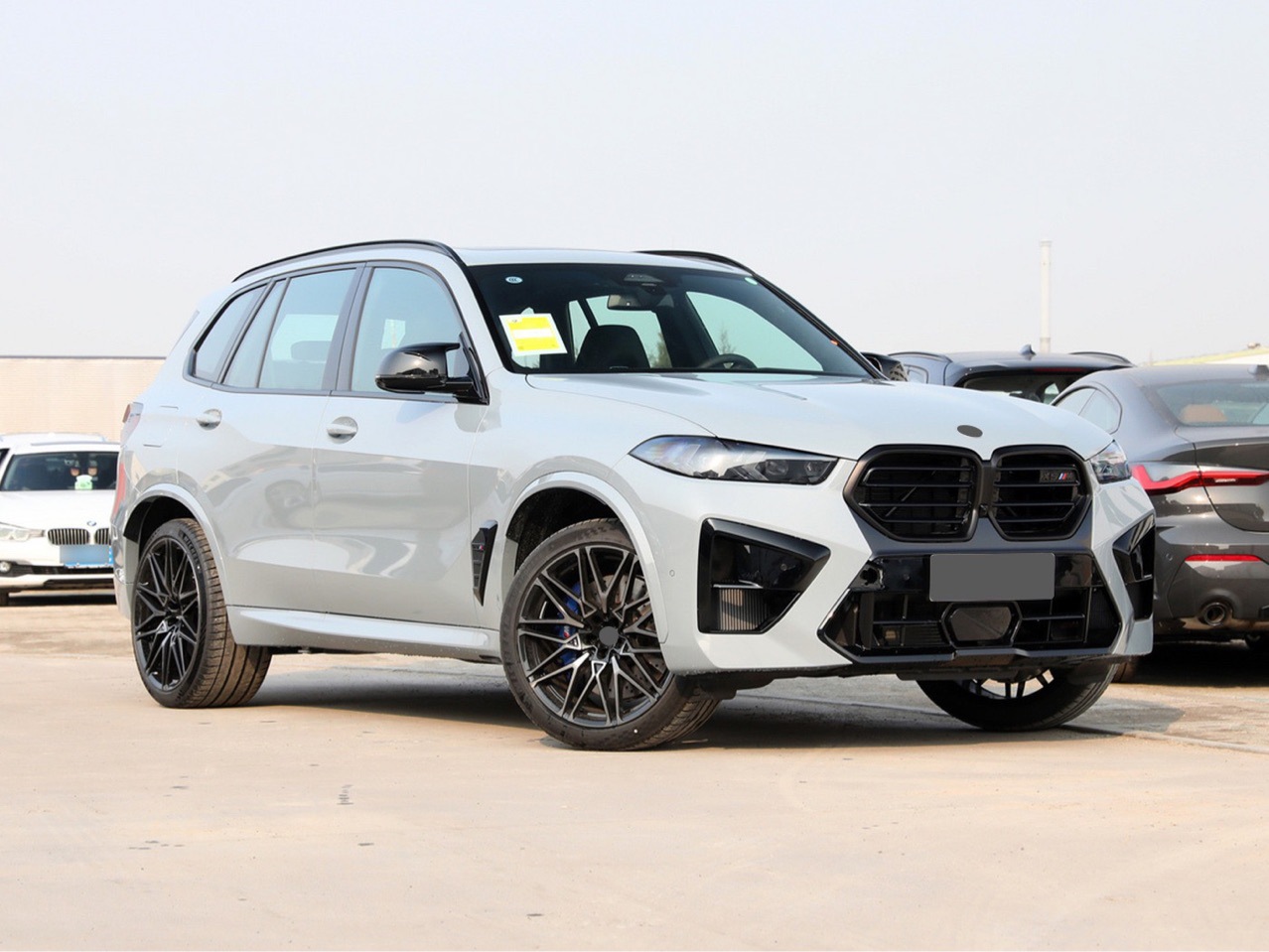 Suitable for BMW X5, converting the older E70 model to the 2023 X5M/MT style, including front and rear bumpers, headlights, taillights, and a complete body kit