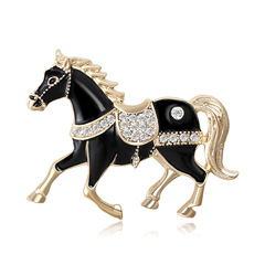 新しいヨーロッパとアメリカのパーソナライズされたエナメルオイルドリップファッション馬ブローチ絶妙なスーツコートコサージュジュエリーピン多用途卸売