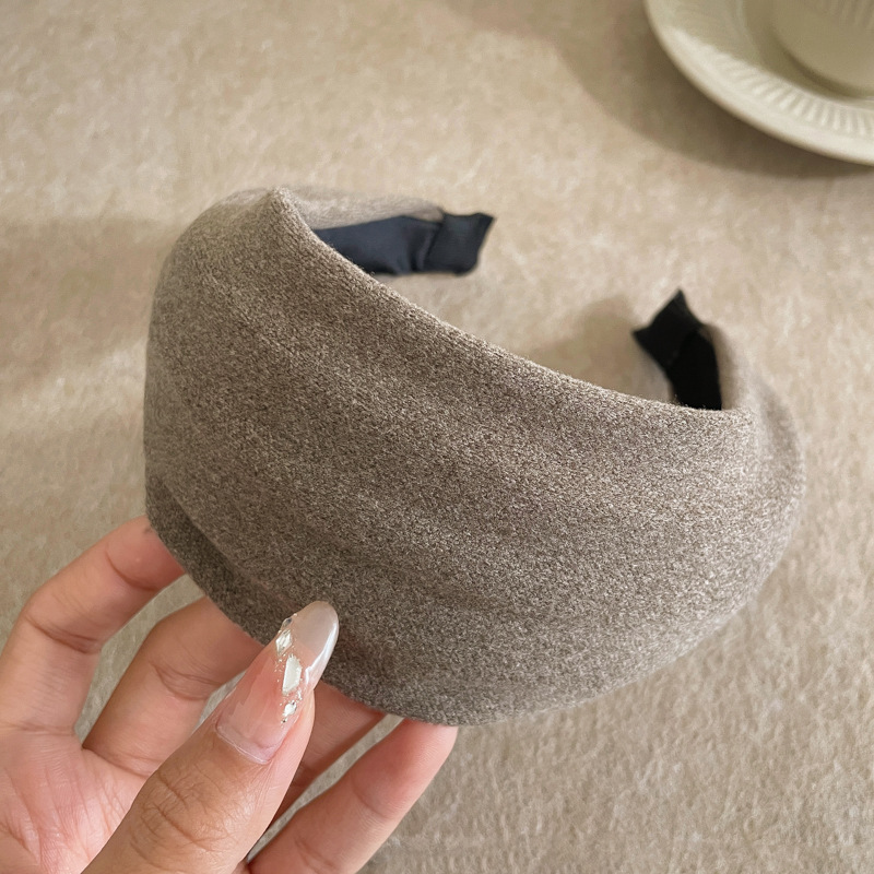 Otoño y invierno cráneo alto amplio borde banda de cabello de estilo femenino de alto nivel de estilo extranjero banda de cabello de moda para salir temperamento universal toque de cabello