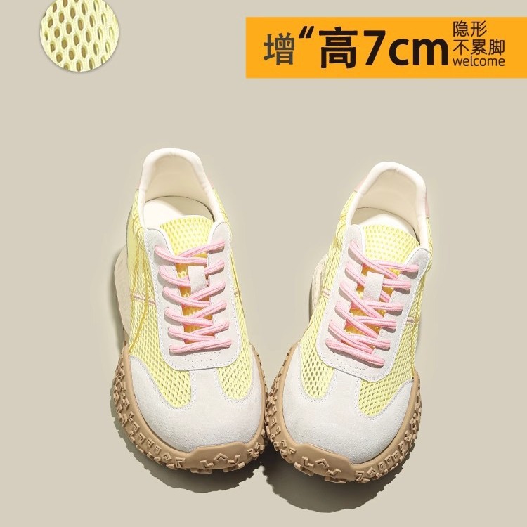 Zapatos de entrenamiento alemanes de malla, aumento interno de las mujeres 2025 nuevo estilo de verano delgado blanco transpirable deportes Forrest Gump zapatos casuales de suela gruesa