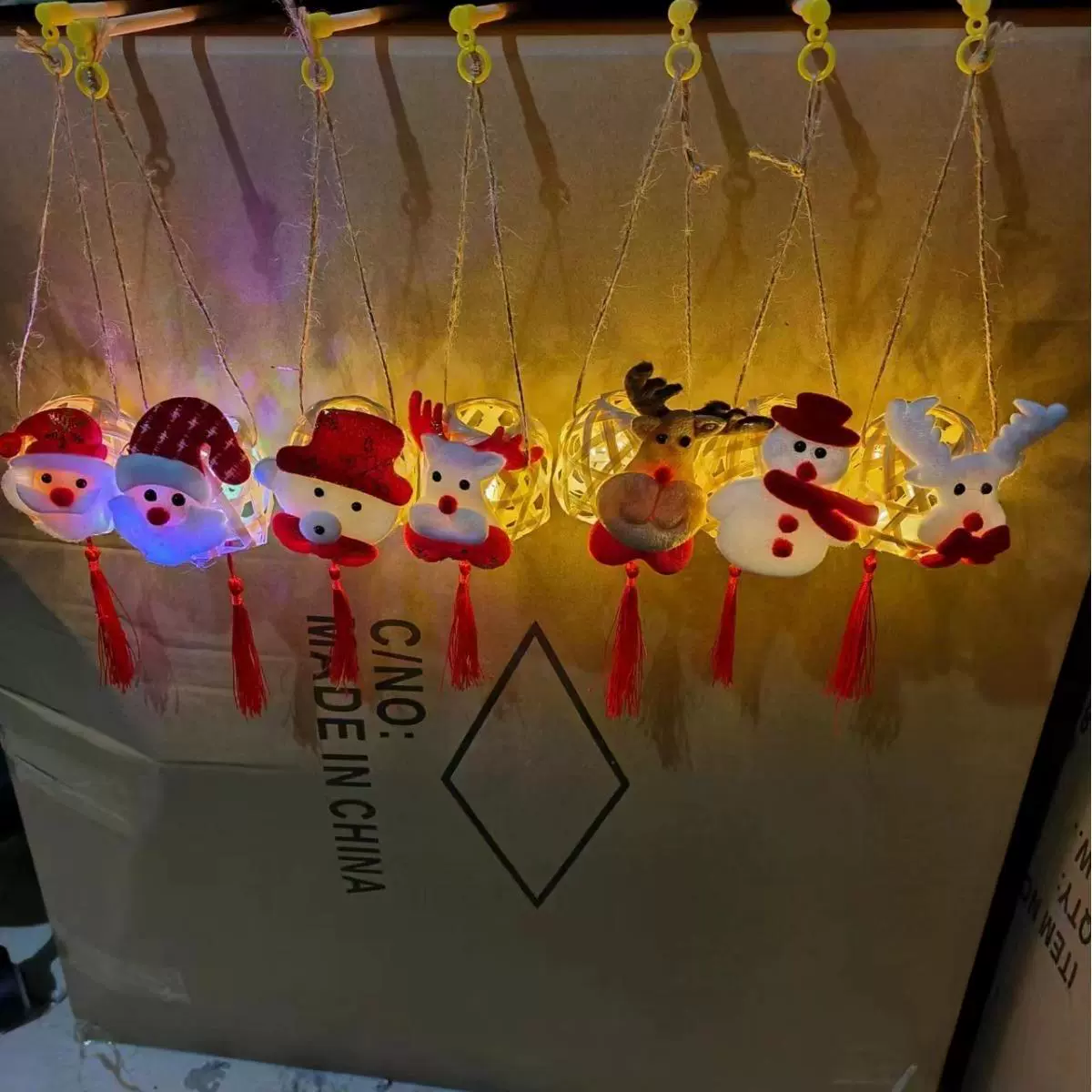 摆摊手工地摊小玩具火爆的玩具小礼品竹编灯笼热卖圣诞节景区发光