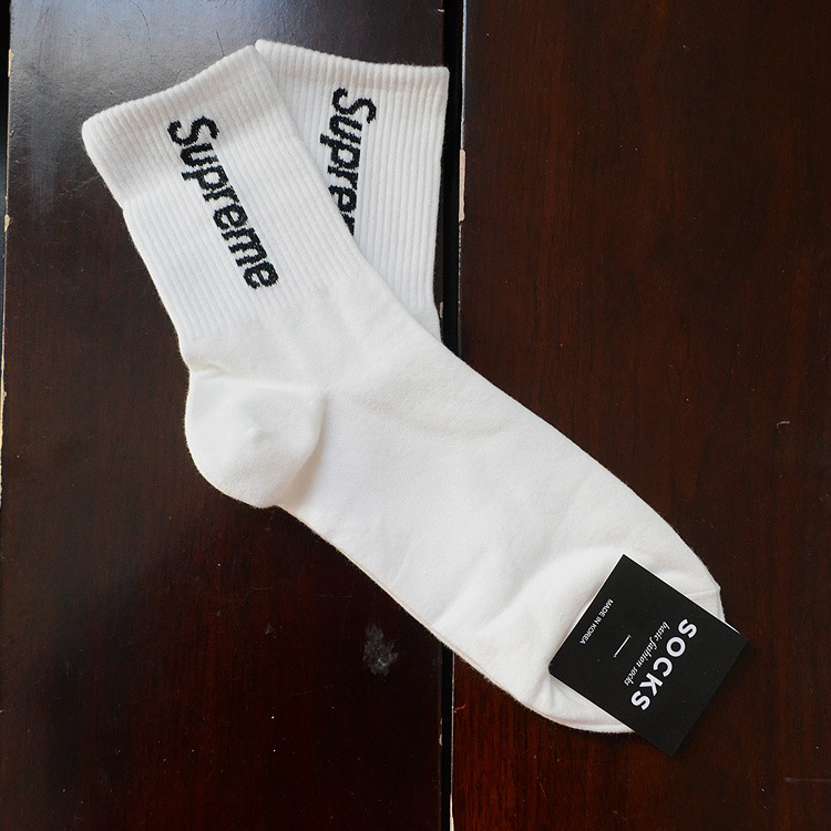 0 Calcetines coreanos Dongdaemun Calcetines de algodón de cintura media para hombre Alfabeto inglés Calcetines deportivos del campus Otoño e invierno Nuevo