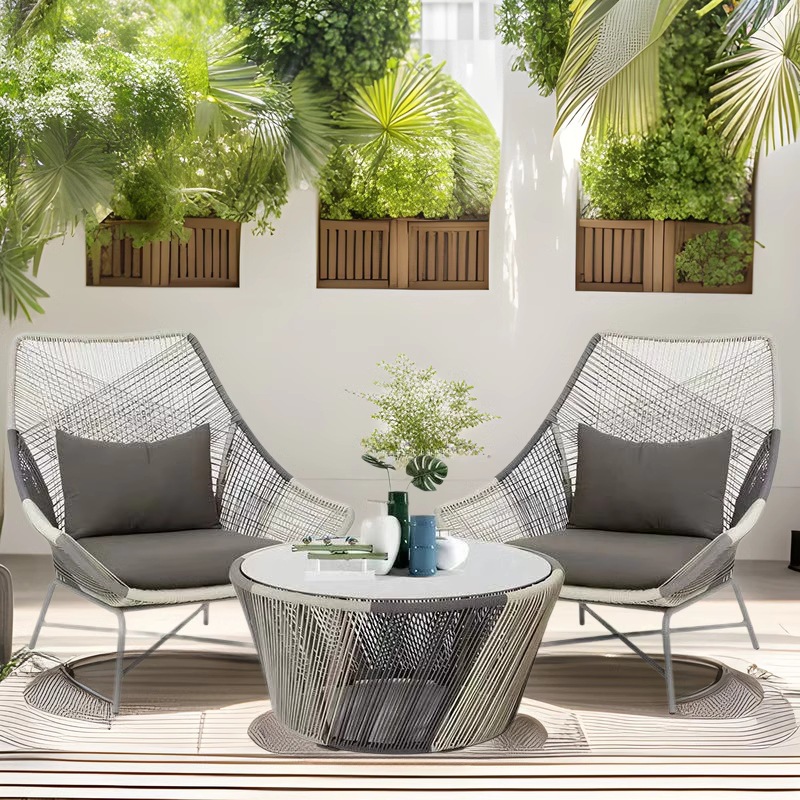 Tabla y silla del balcón de tres piezas, mesa de té al aire libre, simple ocio, una mesa y dos sillas al aire libre.