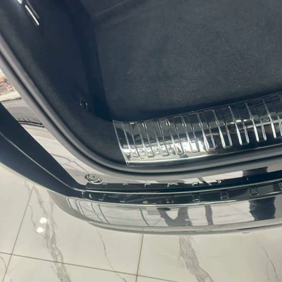 26 Byd Models, Stainless Steel Door: Dekorativ pedal başlıqları