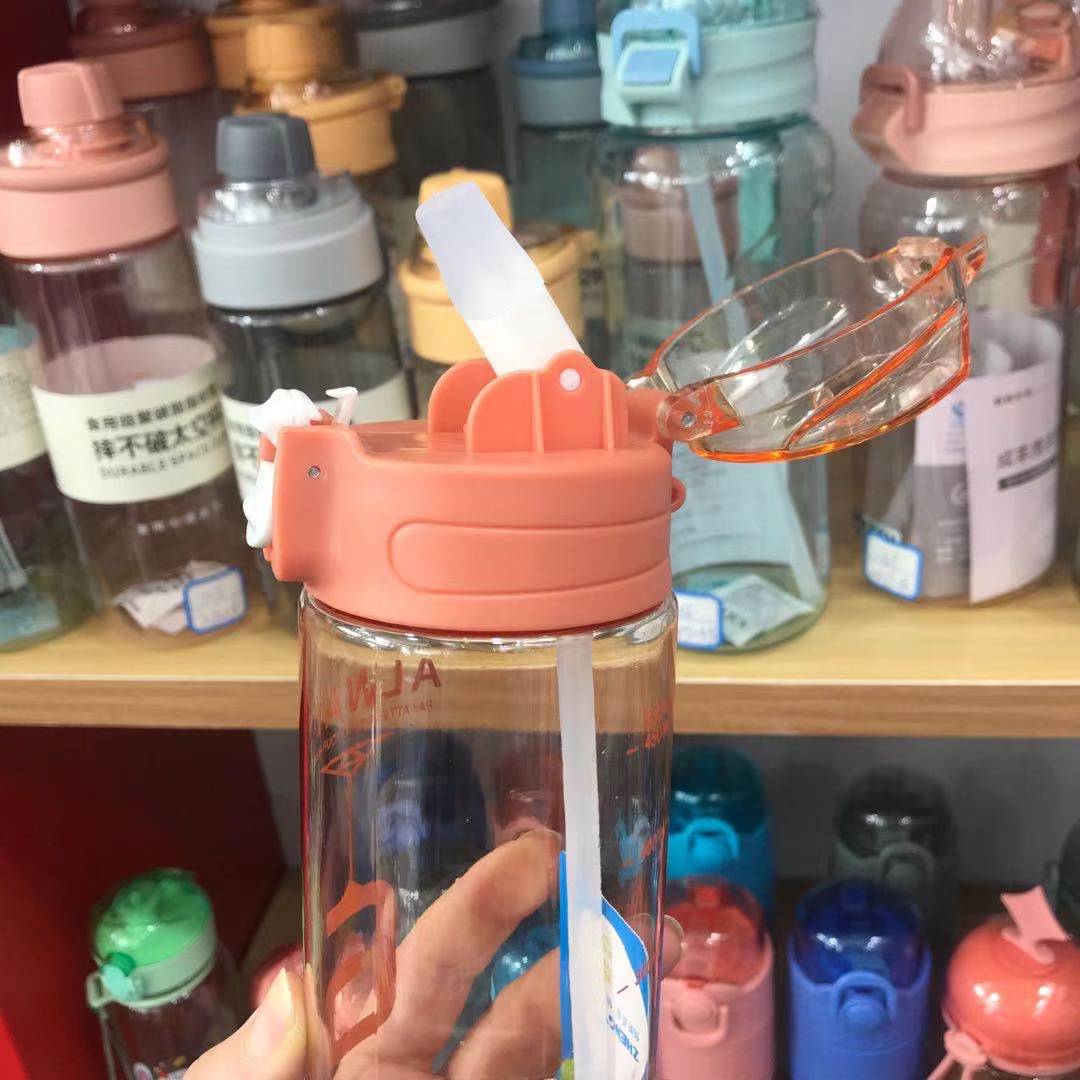 Suministro de plástico taza de beber al aire libre de fitness portátil taza de agua cubierta de rebote paja estudiante deportes taza de agua taza de Estudiante