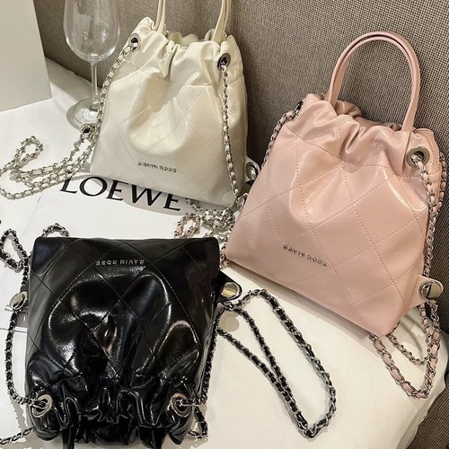 Xiaoxiangfeng rhombus chain backpack 2024 new soft leather handbag small bag niche design fashionable backpack trend