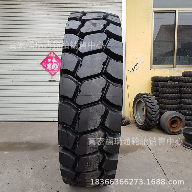 18.00R33矿用宽体自卸车铰链式卡车轮胎1800r33全钢丝充气工程胎